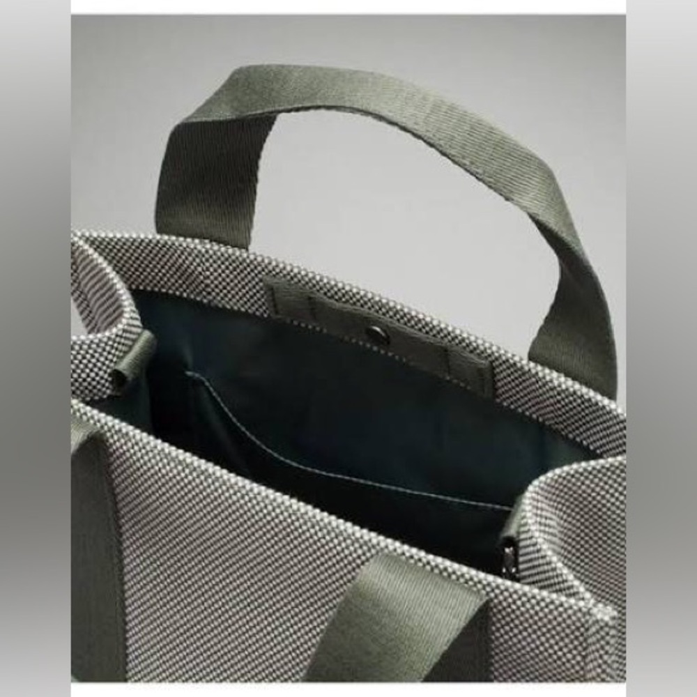 Lululemon Two Tone Canvas Mini Shoulder Tote Bag 4.5L Grey Eucalyptus/Ivory NWT - Picture 4 of 15
